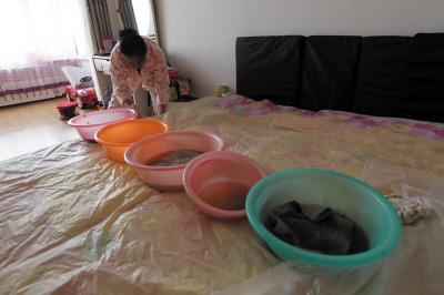 门源楼上漏水，住户失联，小区没物管，业主维权难！律师来支招……